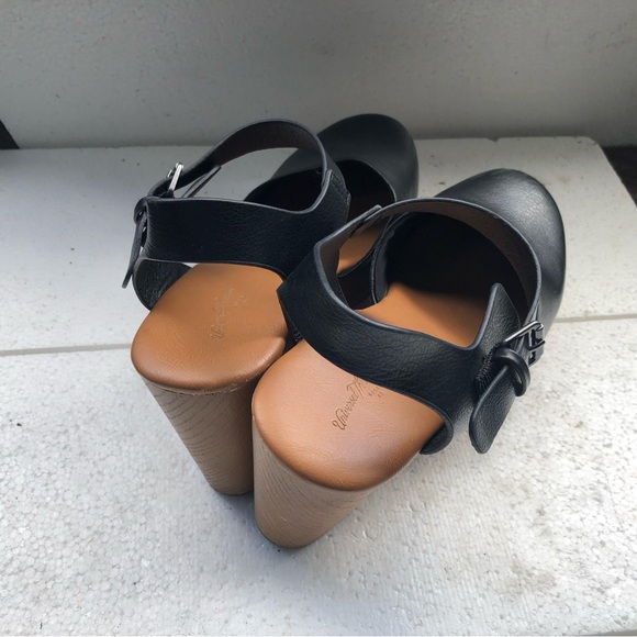 Universal Thread Women’s Black Leather Block Wooden Heal Sandals Size 11 - Picture 6 of 11